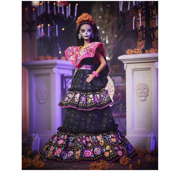 2021 Barbie Signature Dia De Muertos Collectible Doll-Embroidered Dress & Crown - Picture 2 of 6